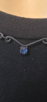 filigrane Halskette mit blauen Perlen