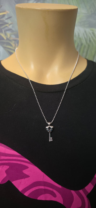 Halskette mit Schlüssel Anhänger & Strass