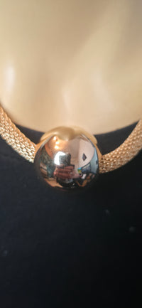 Elegante Goldhalskette mit Kugelanhänger – minimalistisch & modern
