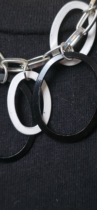 Statement Halskette Grün & Weiß mit Ringen – moderner Trend Schmuck