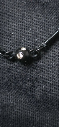 Zarte schwarze Halskette mit Perlen – minimalistischer edgy Look
