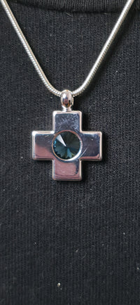 Silberne Halskette mit Kreuz Anhänger – Minimalistischer Stil