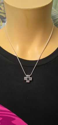 Zarte Silber Halskette mit Kreuz Anhänger – minimalistischer Basic Look