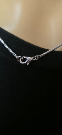 Zarte Silber farbige Halskette mit Blumen Anhänger – verspielter eleganter Look