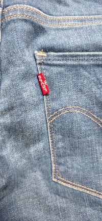 Hellblaue Jeanshose Levis