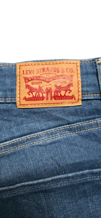Hellblaue Jeanshose Levis